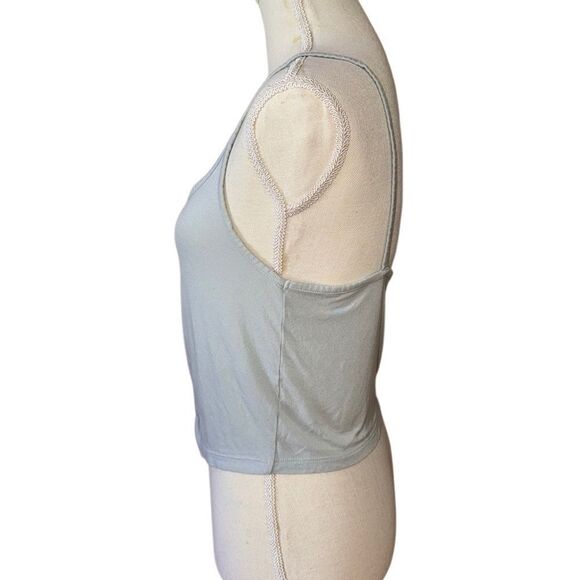 Me to We Women's Knotted Crop Tank Top in Light Gray Size Medium - Picture 3 of 5